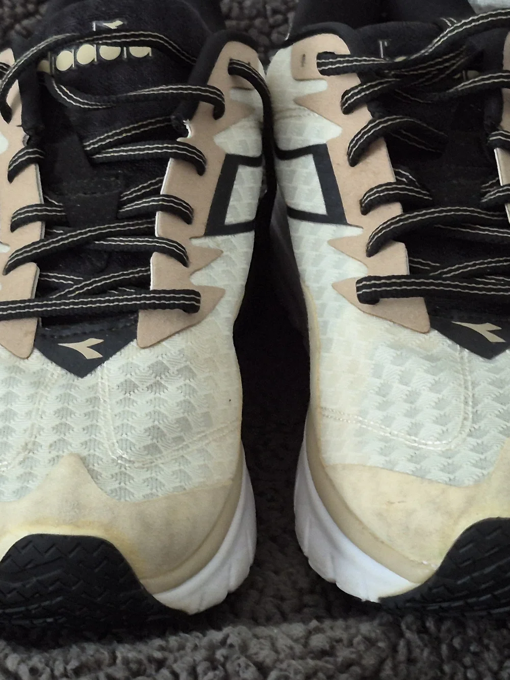Diadora Men's Equipe Nucleo Cream and Black Running Sneakers 8.5